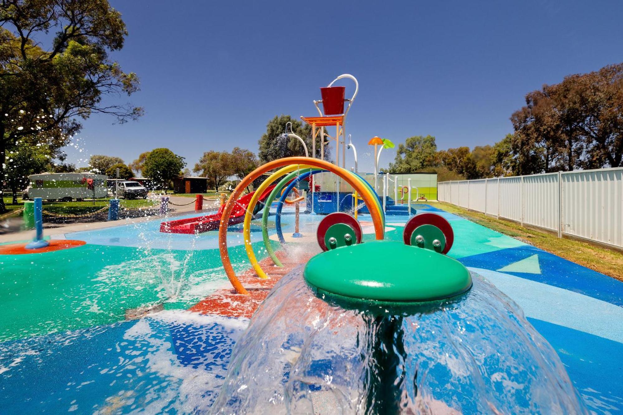 Big4 Swan Hill Hotel Bagian luar foto