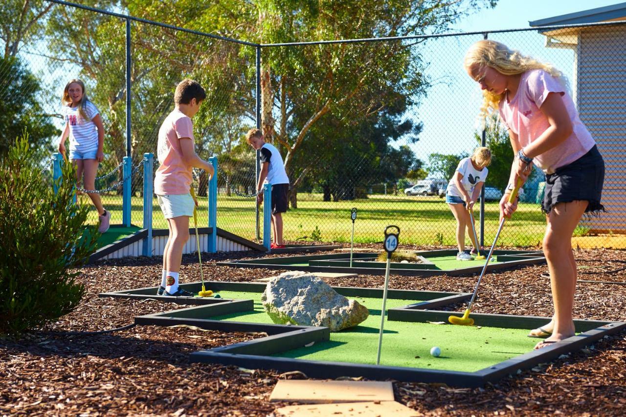 Big4 Swan Hill Hotel Bagian luar foto